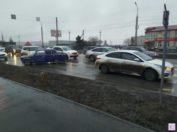 ​На проспекте Голикова столкнулись два автомобиля