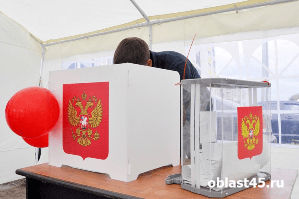 В Зауралье мужчина вылил краску в урну для бюллетеней на выборах президента В Зауралье мужчина вылил краску в урну для бюллетеней на выборах президента