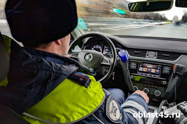 В Курганской области полицейские задержали подозреваемого в угоне &laquo;Газели&raquo;