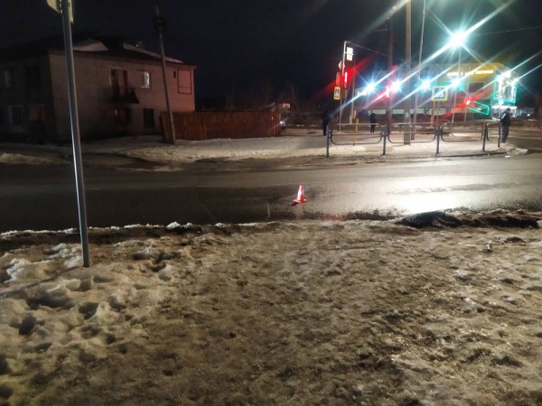 В Кургане девочка выбежала на дорогу и попала под колёса иномарки В Кургане девочка выбежала на дорогу и попала под колёса иномарки