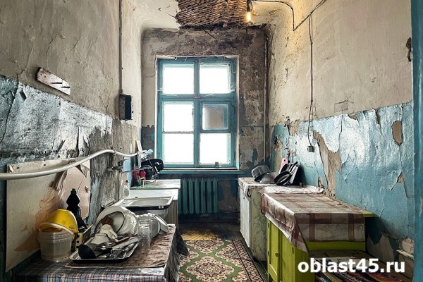 По кирпичикам: в Кургане частично обвалилась стена жилого дома на Технической