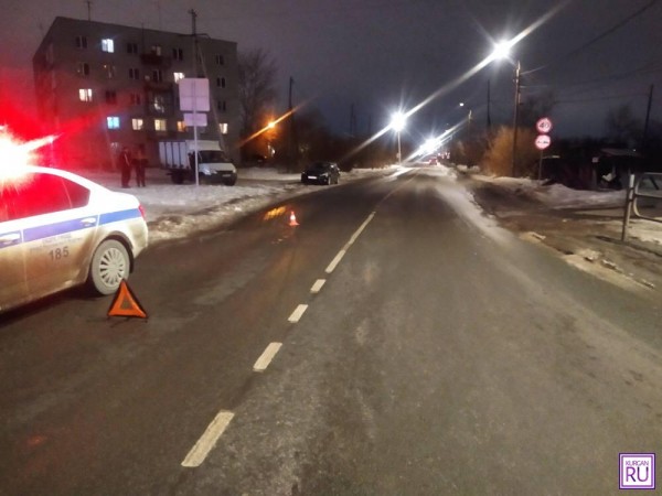 В Кургане ребёнок попал под колеса автомобиля В Кургане ребёнок попал под колеса автомобиля