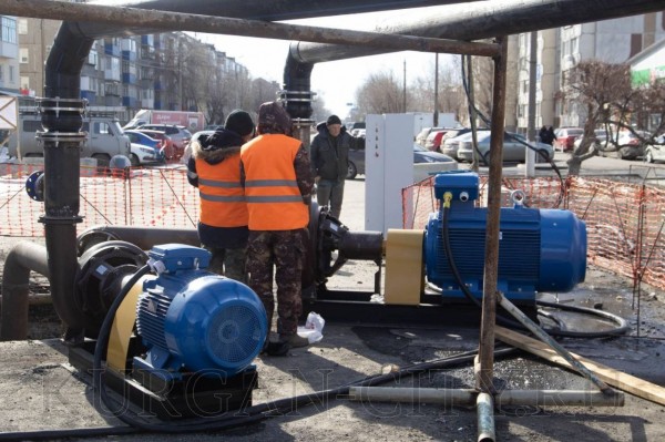 В Кургане на улице Дзержинского приступают к третьему фронту работы В Кургане на улице Дзержинского приступают к третьему фронту работы