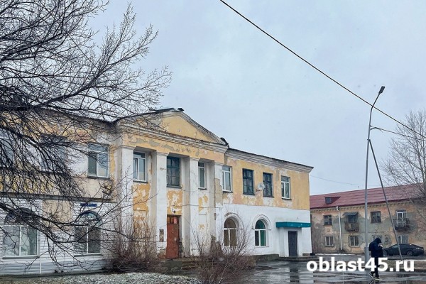 По кирпичикам: в Кургане частично обвалилась стена жилого дома на Технической