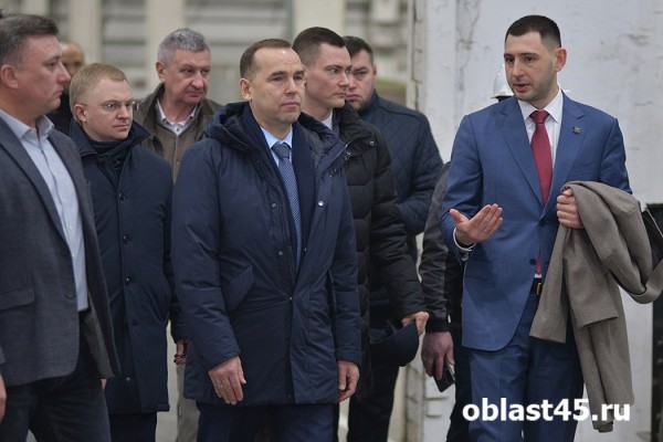 Шумков и Муратов дали старт продаж новой курганской спецтехники Шумков и Муратов дали старт продаж новой курганской спецтехники
