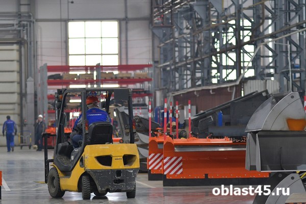 Шумков и Муратов дали старт продаж новой курганской спецтехники Шумков и Муратов дали старт продаж новой курганской спецтехники