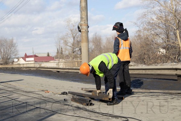В Кургане начали ремонт еще одного моста В Кургане начали ремонт еще одного моста