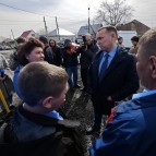
											Губернатор Вадим Шумков и член Правления ПАО &laquo;Газпром&raquo; Владимир Марков поздравили курганскую семью с подключением их дома к природному газу									