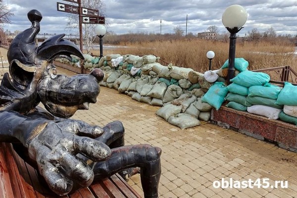 В Кургане засыпят въезды на дамбу В Кургане засыпят въезды на дамбу