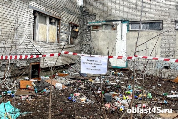 Опасная зона: из-за чего в Кургане может обрушиться стена 50-летнего общежития?