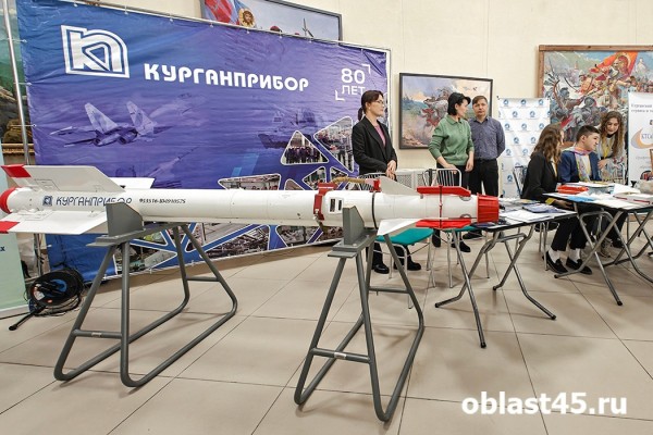 Студенты и школьники Зауралья определяются с профессией в образовательном салоне Студенты и школьники Зауралья определяются с профессией в образовательном салоне