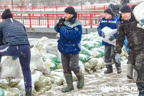 В Кургане неравнодушных жителей призывают помочь в борьбе с паводком