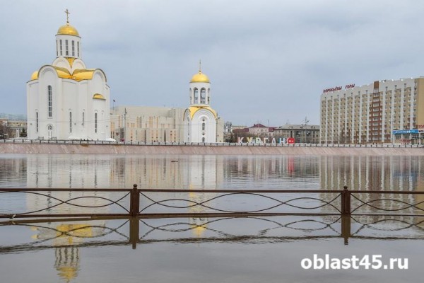 В Кургане река Тобол продолжает убывать