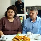 
											Губернатор Вадим Шумков и член Правления ПАО &laquo;Газпром&raquo; Владимир Марков поздравили курганскую семью с подключением их дома к природному газу									