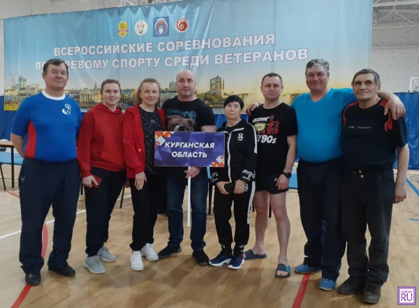 ​Медали разного достоинства привезли в Курган ветераны гиревого спорта