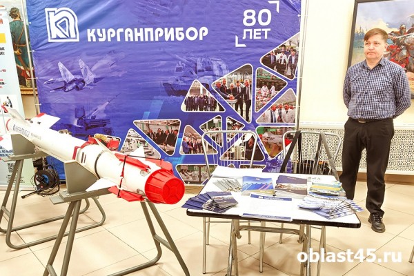 Студенты и школьники Зауралья определяются с профессией в образовательном салоне Студенты и школьники Зауралья определяются с профессией в образовательном салоне