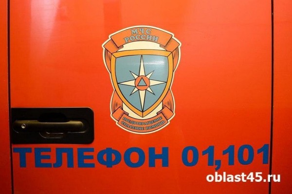 В Кургане пожарные потушили горящую машину через 11 минут после вызова В Кургане пожарные потушили горящую машину через 11 минут после вызова