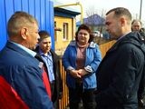 
											Губернатор Вадим Шумков и член Правления ПАО &laquo;Газпром&raquo; Владимир Марков поздравили курганскую семью с подключением их дома к природному газу									