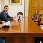 
											Губернатор Вадим Шумков встретился суперфиналисткой пятого конкурса управленцев &laquo;Лидеры России&raquo; Верой Частухиной, для которой стал наставником									