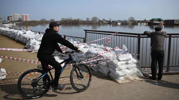 Губернатор Шумков: уровень воды в Кургане постепенно пошел на спад Губернатор Шумков: уровень воды в Кургане постепенно пошел на спад