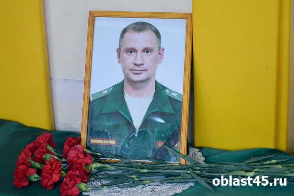 Курганский сенатор Муратов наградил победителей турнира памяти Александра Шкета Курганский сенатор Муратов наградил победителей турнира памяти Александра Шкета
