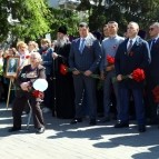 Губернатор Вадим Шумков возложил цветы к Вечному огню в память о погибших в годы Великой Отечественной войны
Губернатор Вадим Шумков возложил цветы к Вечному огню в память о погибших в годы Великой Отечественной войны