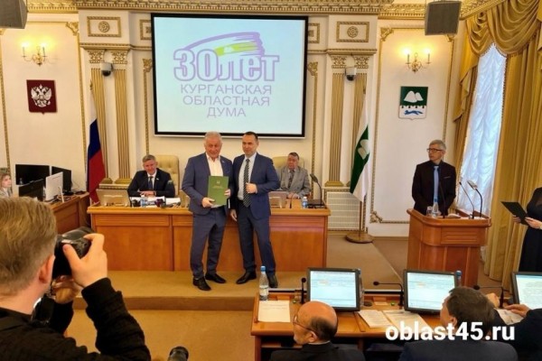 Губернатор Шумков вручил награды депутатам Курганской областной думы Губернатор Шумков вручил награды депутатам Курганской областной думы