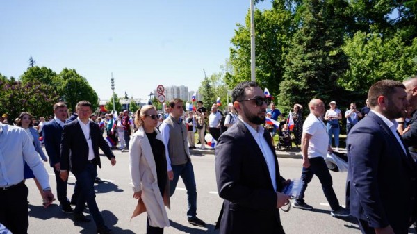 Физкультурники на спортивном параде в Москве  