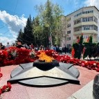 Губернатор Вадим Шумков возложил цветы к Вечному огню в память о погибших в годы Великой Отечественной войны
Губернатор Вадим Шумков возложил цветы к Вечному огню в память о погибших в годы Великой Отечественной войны