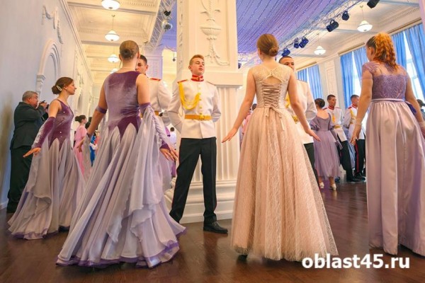 В Кургане кадетский бал собрал молодёжь со всего региона В Кургане кадетский бал собрал молодёжь со всего региона
