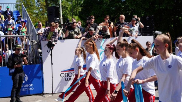 Физкультурники на спортивном параде в Москве  