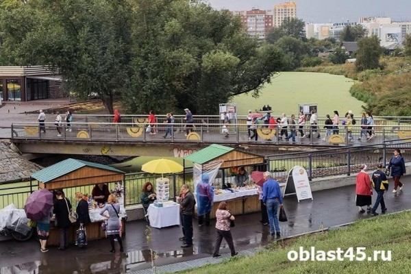 На гастрономическом фестивале среди курганцев разыграют брендовую продукцию На гастрономическом фестивале среди курганцев разыграют брендовую продукцию