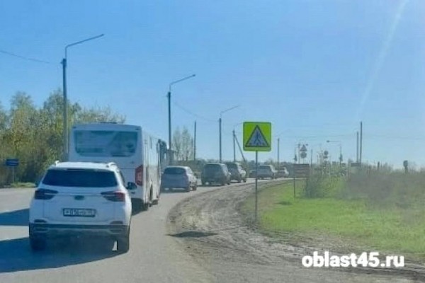 На въезде в Курган - рекордная пробка На въезде в Курган - рекордная пробка