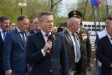 Заместитель губернатора Константин Ермаков принял участие в церемонии зажжения Вечного огня в Шадринске
Заместитель губернатора Константин Ермаков принял участие в церемонии зажжения Вечного огня в Шадринске