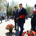 Губернатор Вадим Шумков возложил цветы к Вечному огню в память о погибших в годы Великой Отечественной войны
Губернатор Вадим Шумков возложил цветы к Вечному огню в память о погибших в годы Великой Отечественной войны