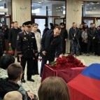 Губернатор Вадим Шумков принял участие в церемонии прощания с сотрудниками УМВД, погибшими при исполнении служебного долга
Губернатор Вадим Шумков принял участие в церемонии прощания с сотрудниками УМВД, погибшими при исполнении служебного долга