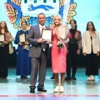 
											Губернатор Вадим Шумков поздравил выпускников Курганской области с окончанием школы									