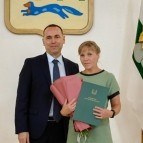 
											Губернатор Вадим Шумков накануне профессионального праздника вручил награды медицинским работникам региона									