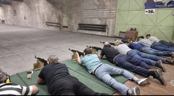 В Кургане заводчане показали навыки в стрельбе В Кургане заводчане показали навыки в стрельбе