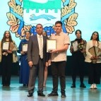 
											Губернатор Вадим Шумков поздравил выпускников Курганской области с окончанием школы									