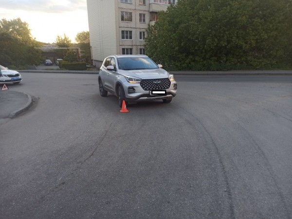 В Кургане кроссовер сбил двух подростков