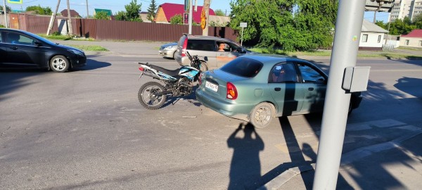В Кургане мотоциклист врезался в две иномарки и пострадал В Кургане мотоциклист врезался в две иномарки и пострадал