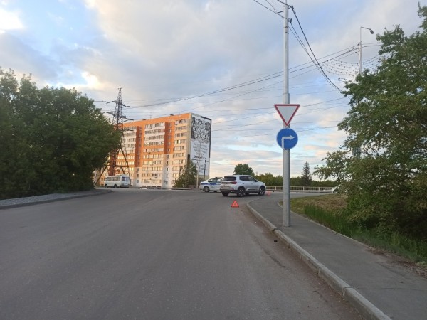 В Кургане кроссовер сбил двух подростков