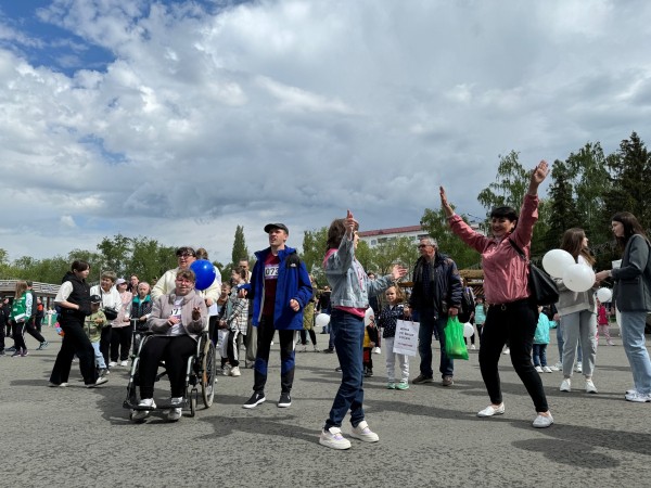 В Кургане стартовал «Зелёный марафон» В Кургане стартовал «Зелёный марафон»