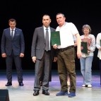 
											Губернатор Вадим Шумков вручил награды сотрудникам бюджетной сферы, которые помогали в ликвидации последствий паводка									