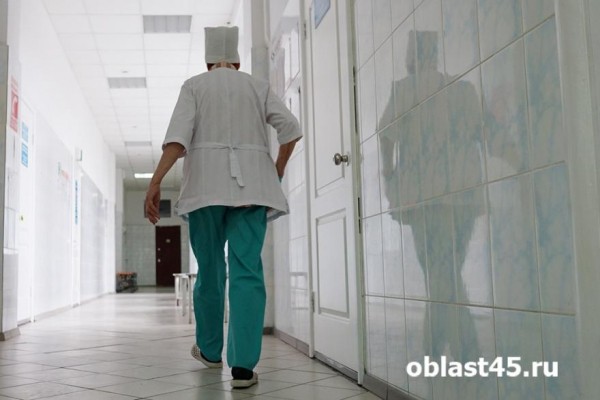 В Курганской области медработницу подозревают в краже денег у умершей пациентки