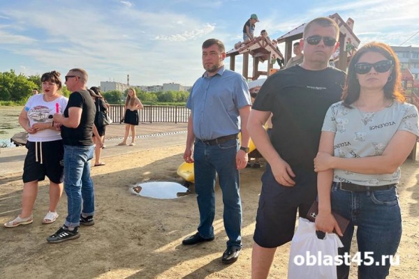 Депутат курганской гордумы помог курганцам благоустроить набережную Депутат курганской гордумы помог курганцам благоустроить набережную