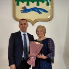 
											Губернатор Вадим Шумков накануне профессионального праздника вручил награды медицинским работникам региона									