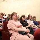 Заместитель губернатора Наталья Кирилова поздравила с профессиональным праздником работников социальной сферы региона
Заместитель губернатора Наталья Кирилова поздравила с профессиональным праздником работников социальной сферы региона