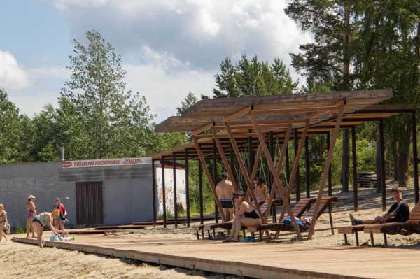 Городской пляж в Кургане стал комфортнее и современнее Городской пляж в Кургане стал комфортнее и современнее